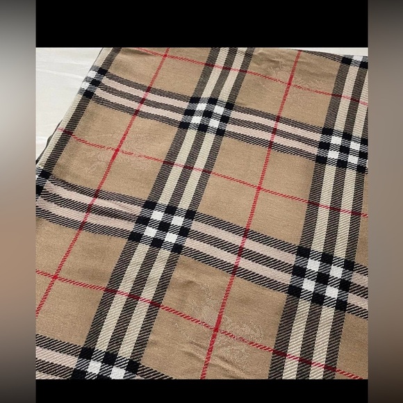 Burberry Cashmere Silk Oversized Scarf/Shawl. - Picture 8 of 11